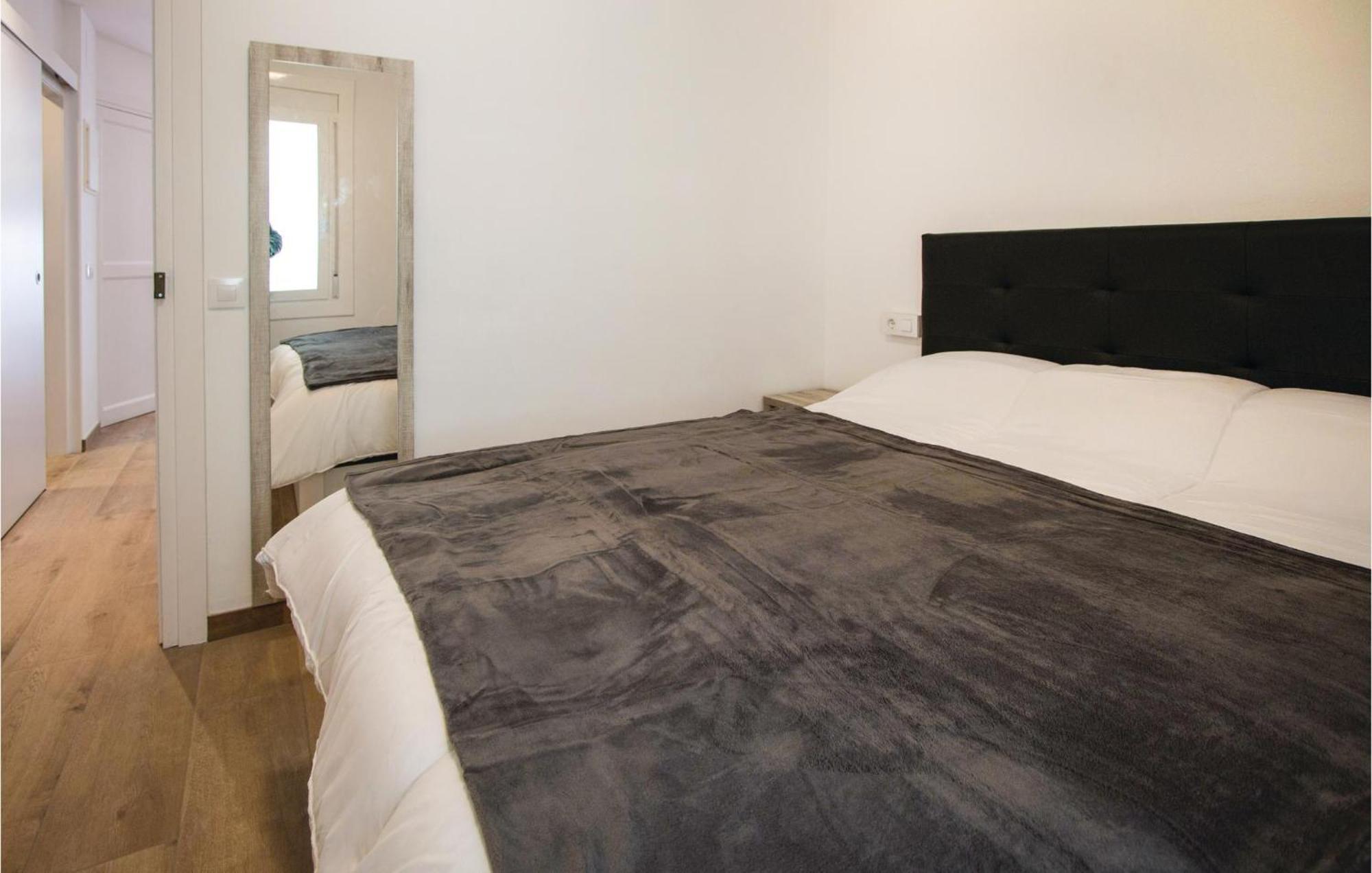 Amazing Apartment In Blanes With Kitchen エクステリア 写真