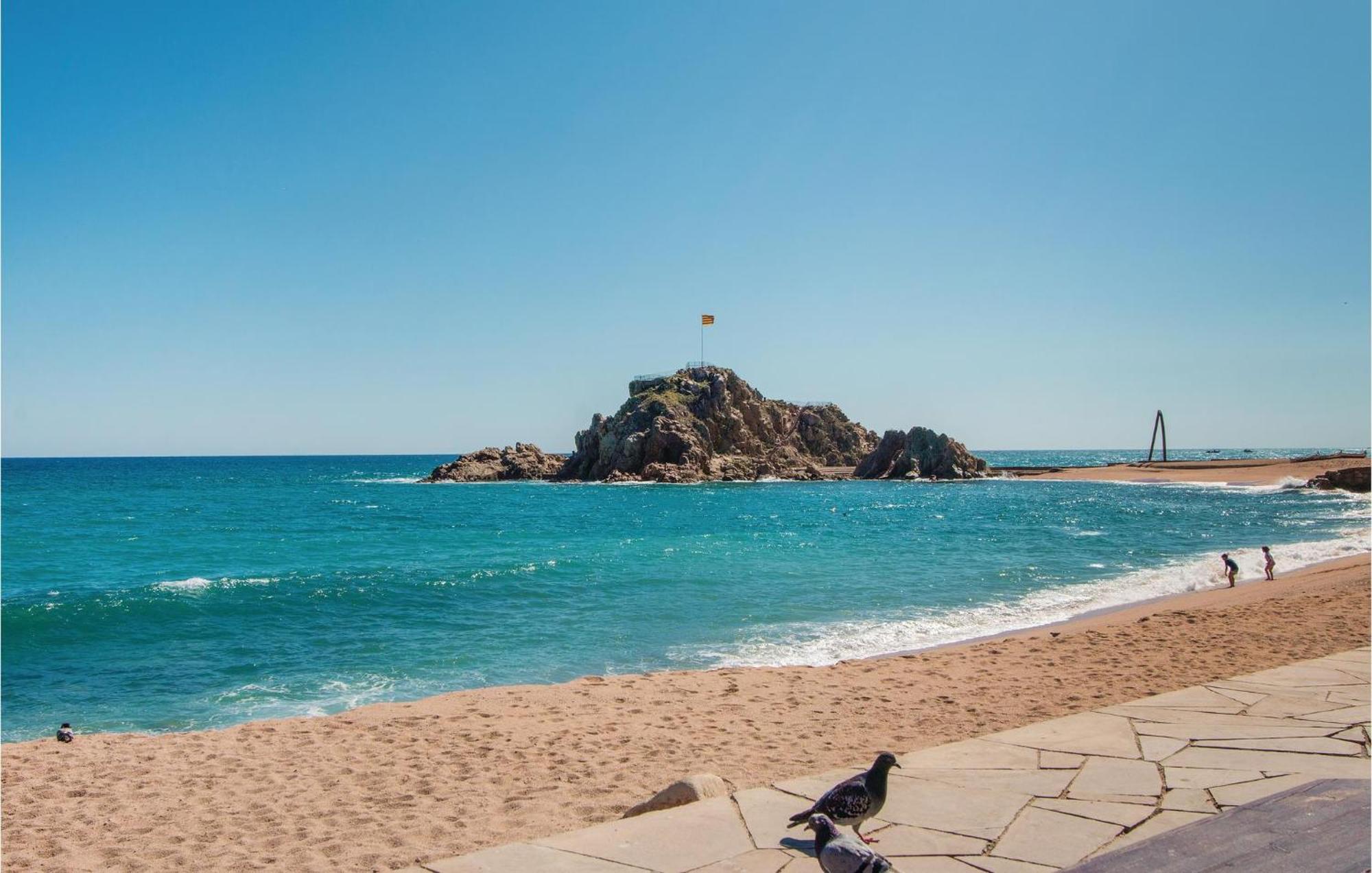 Amazing Apartment In Blanes With Kitchen エクステリア 写真